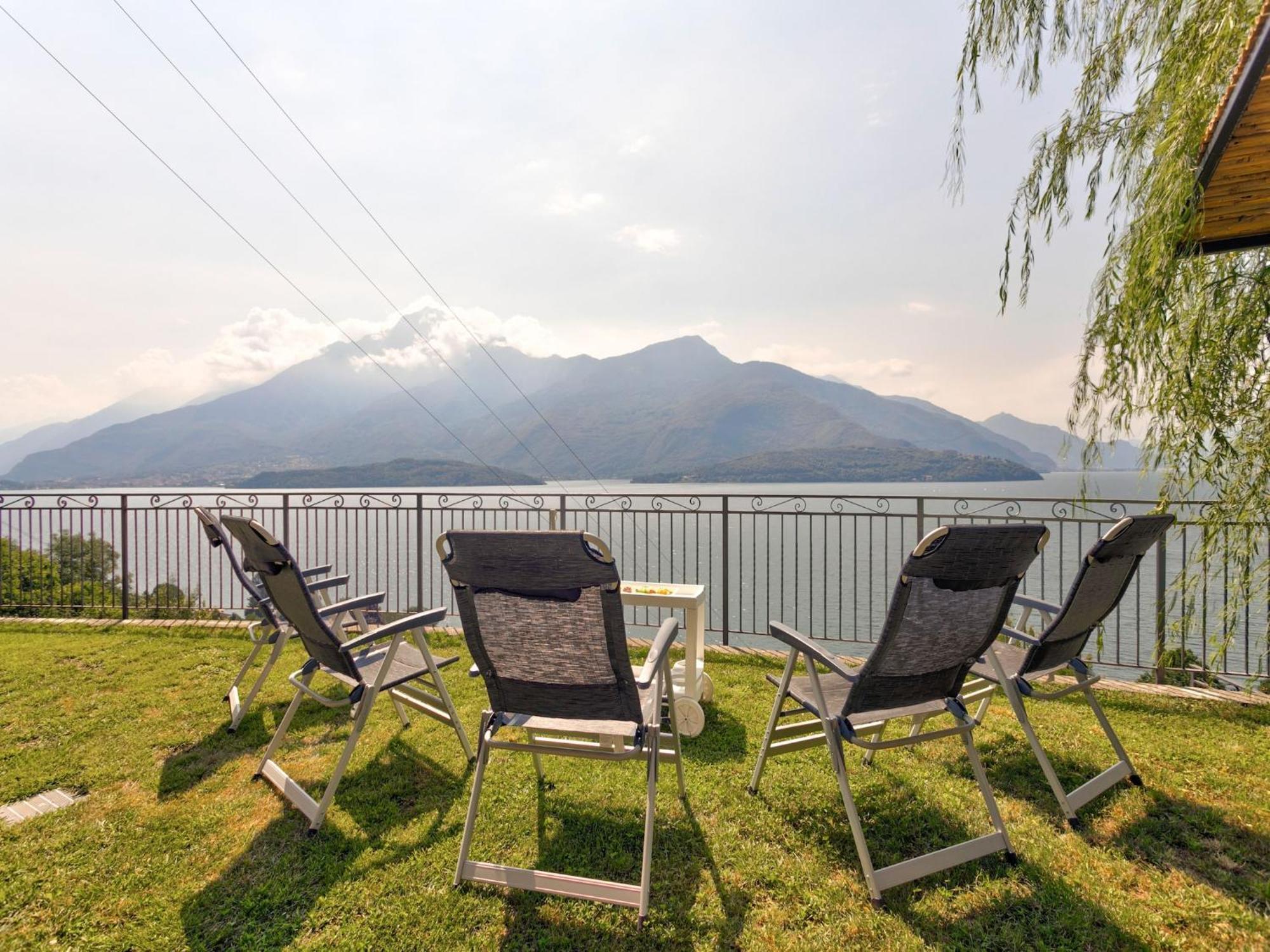 Wonderful Flat With Swimming Pool Lift And Garden Gravedona Exterior foto