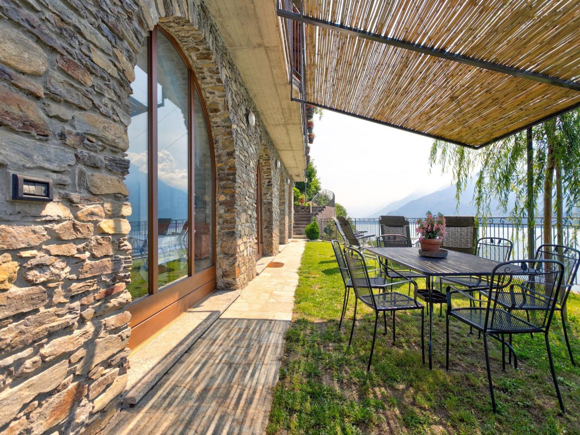 Wonderful Flat With Swimming Pool Lift And Garden Gravedona Exterior foto