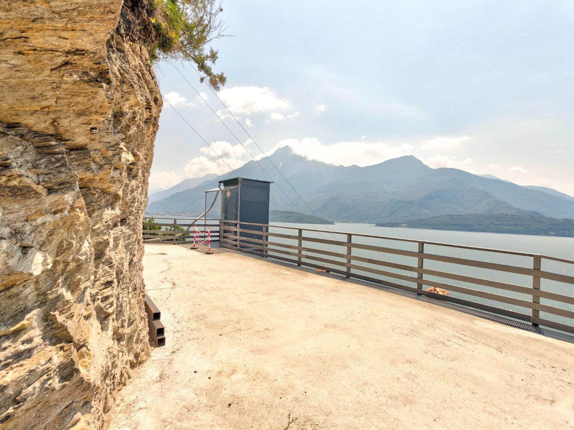 Wonderful Flat With Swimming Pool Lift And Garden Gravedona Exterior foto
