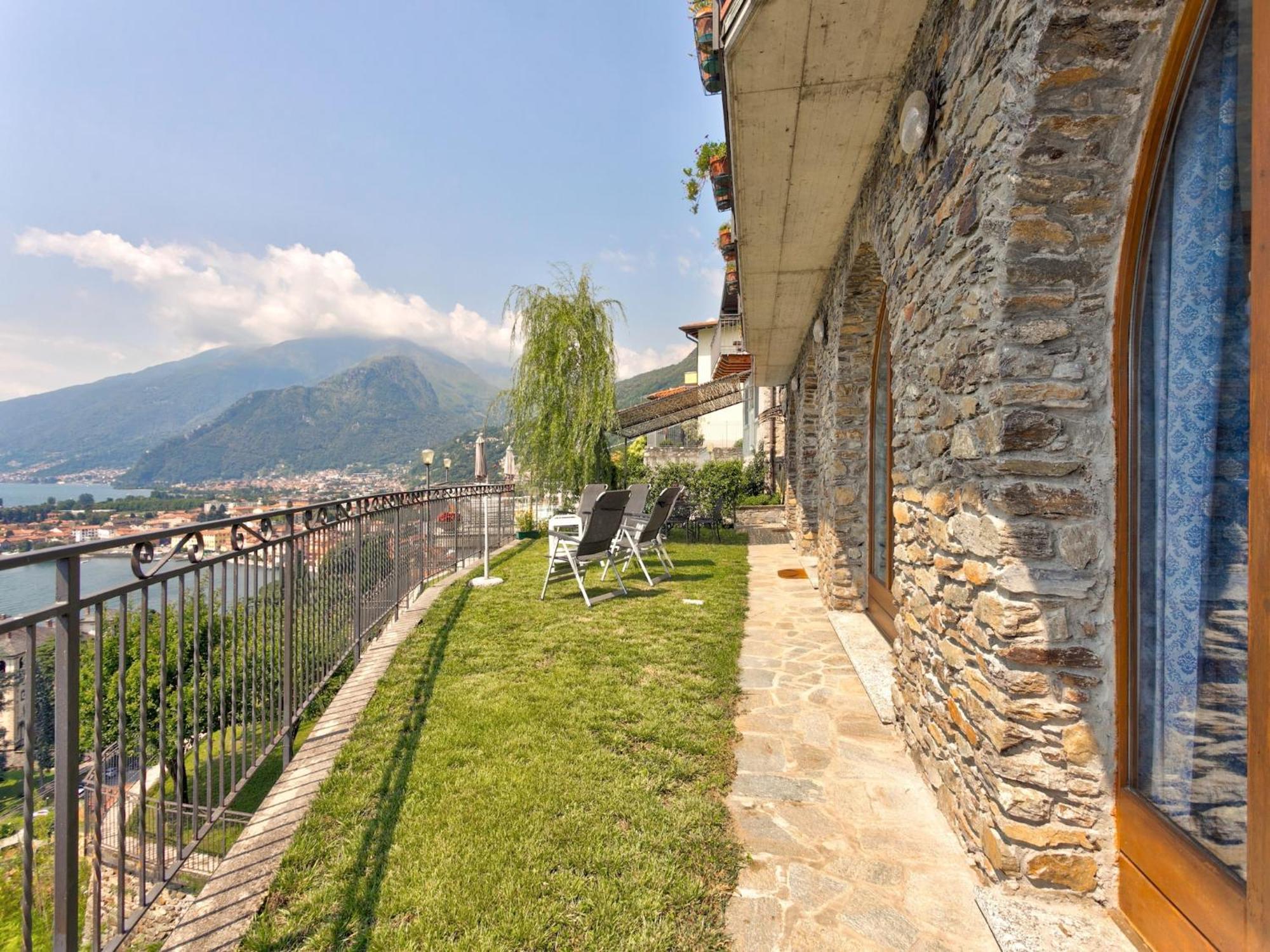 Wonderful Flat With Swimming Pool Lift And Garden Gravedona Exterior foto