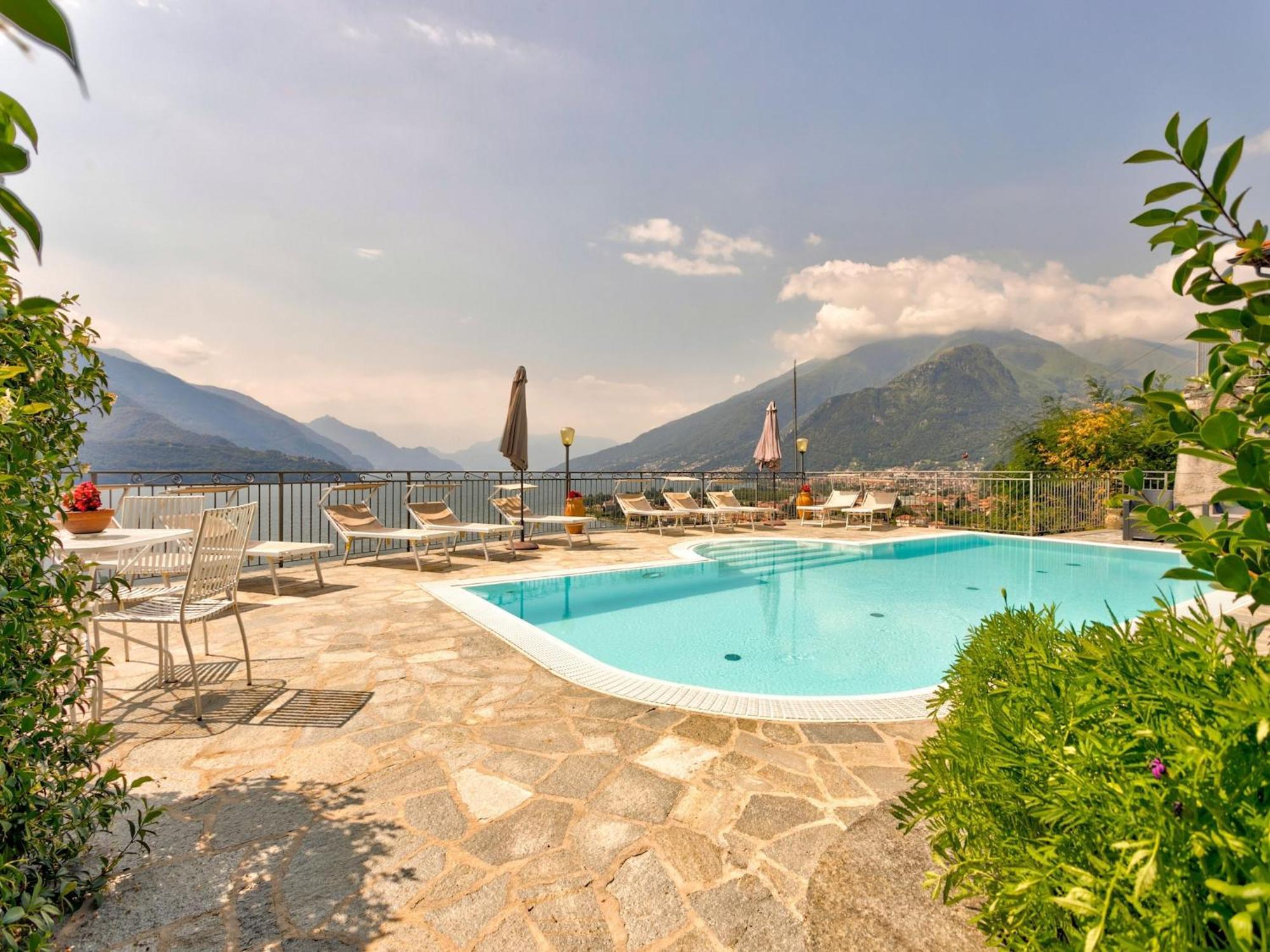 Wonderful Flat With Swimming Pool Lift And Garden Gravedona Exterior foto