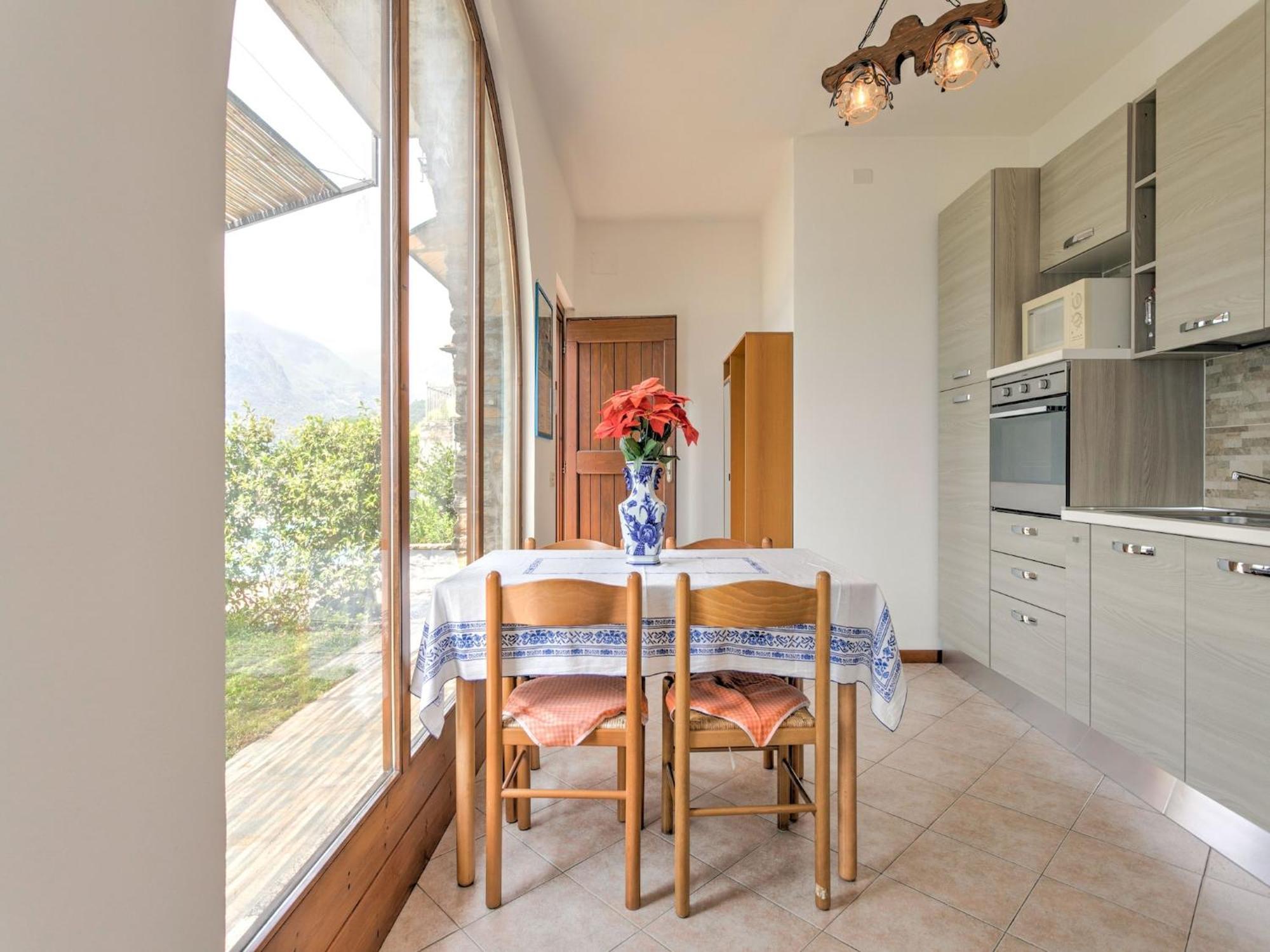 Wonderful Flat With Swimming Pool Lift And Garden Gravedona Exterior foto