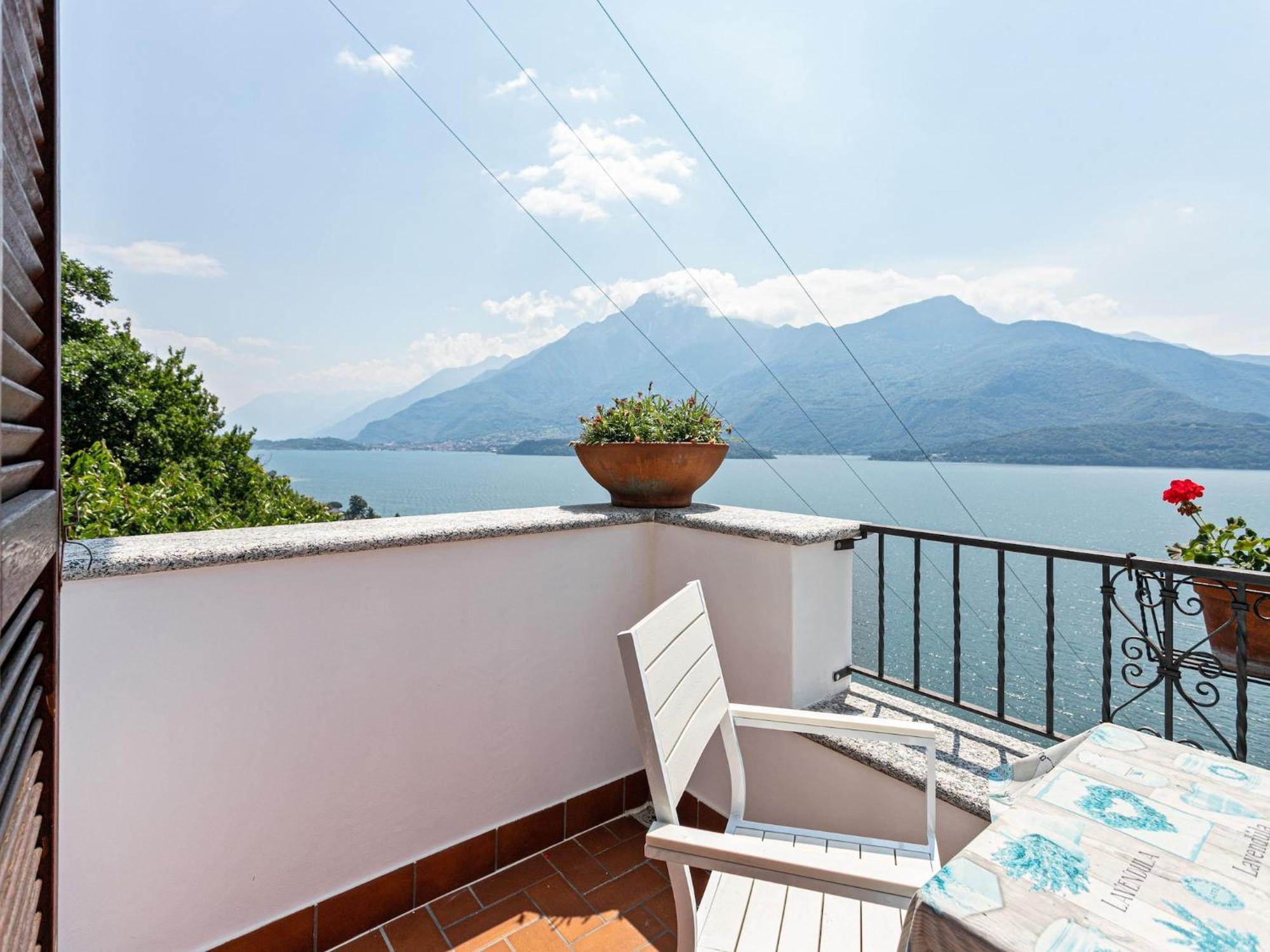 Wonderful Flat With Swimming Pool Lift And Garden Gravedona Exterior foto