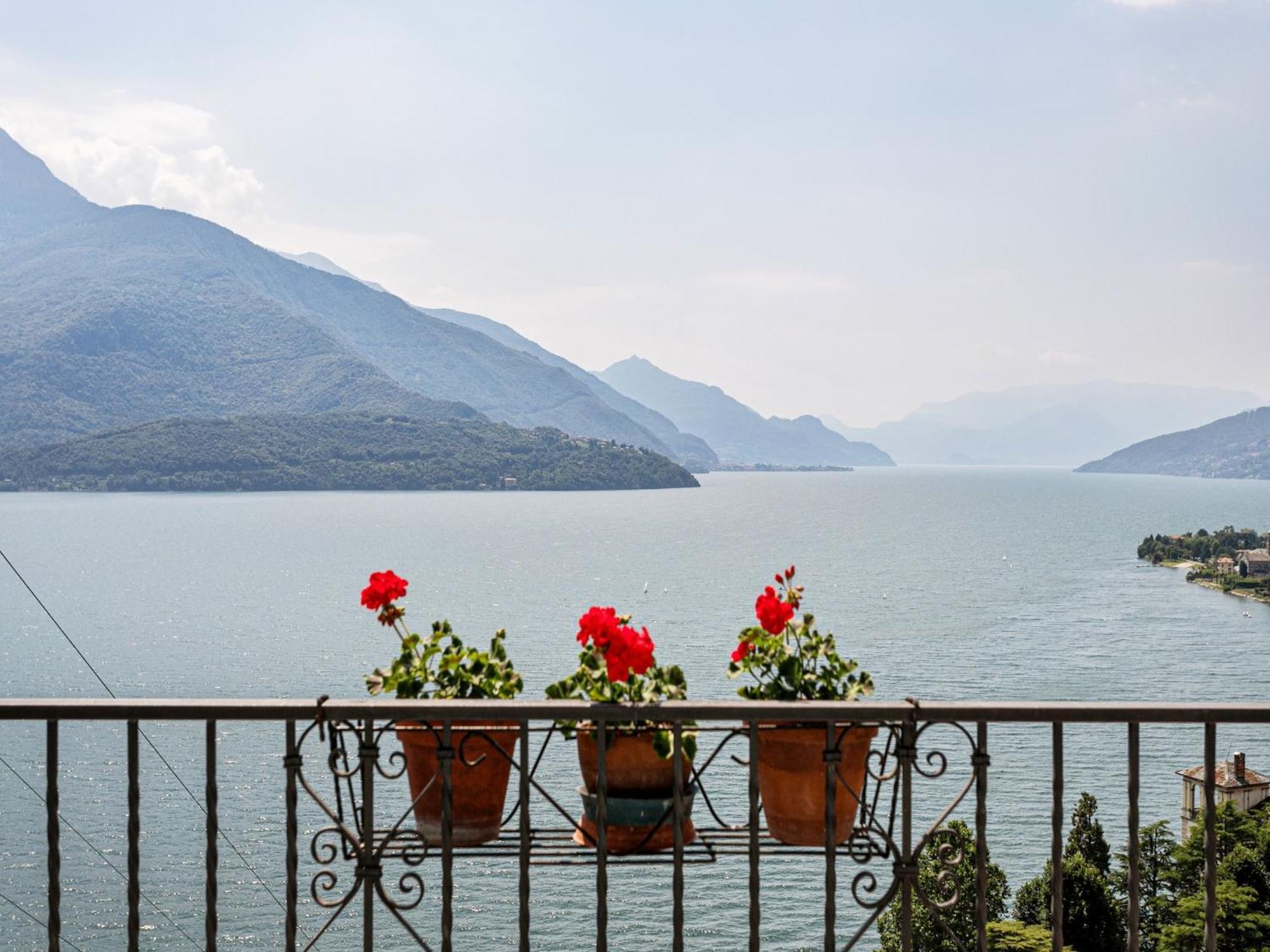 Wonderful Flat With Swimming Pool Lift And Garden Gravedona Exterior foto