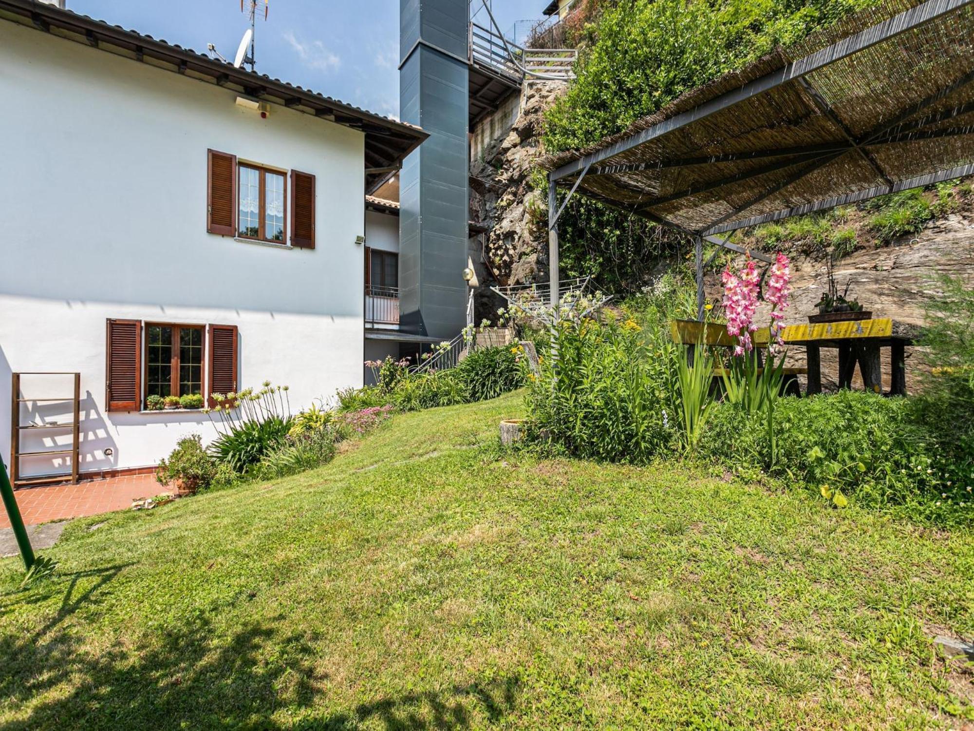 Wonderful Flat With Swimming Pool Lift And Garden Gravedona Exterior foto